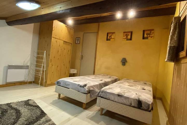 Appartement entier, Appartement dans chalet type montagnard  15 mn de chamonix en voiture in Passy, Pays du Mont-Blanc