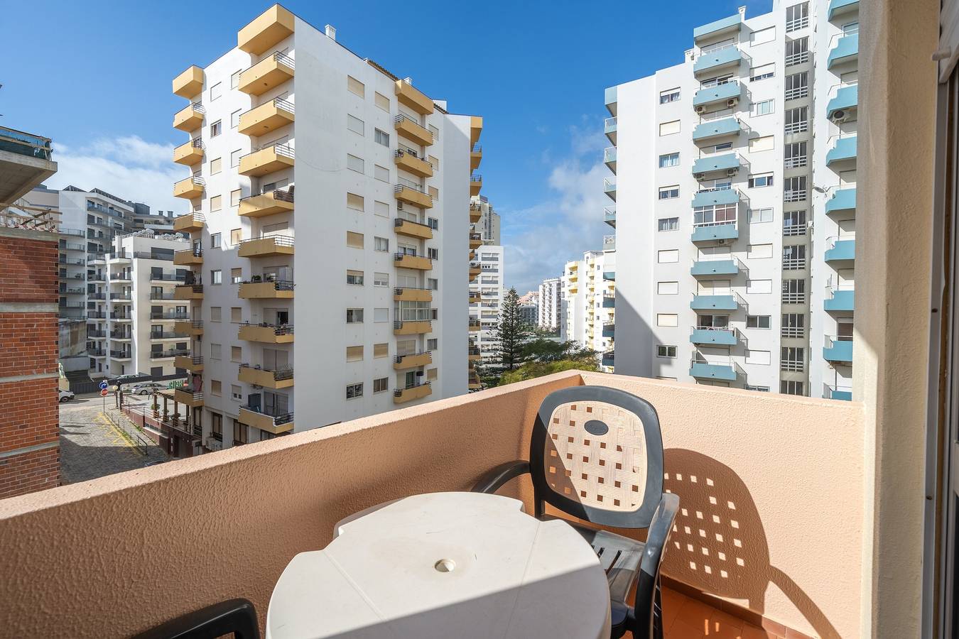 Appartamento intero, Appartamento 'T1 Premium' con piscina condivisa, Wi-Fi e aria condizionata in Praia da Rocha, Portimao