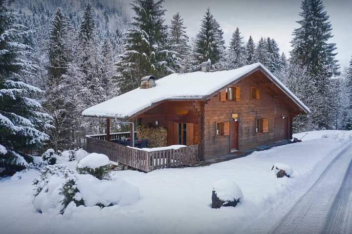 Chalet pour 14 personnes, avec sauna ainsi que jardin et jacuzzi, adapté aux familles dans Les Portes du Soleil