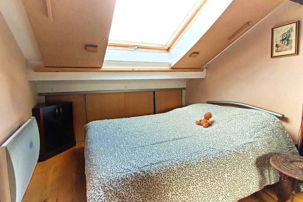 Entire apartment, Coquet 2 Pièces Sous les Toits in Fresnes, Val-de-Marne