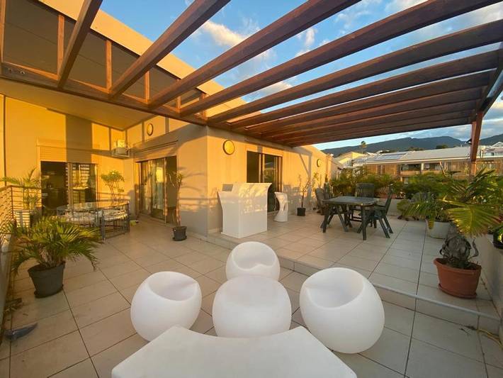 Appartement de vacances pour 5 personnes, avec vue ainsi que piscine et terrasse