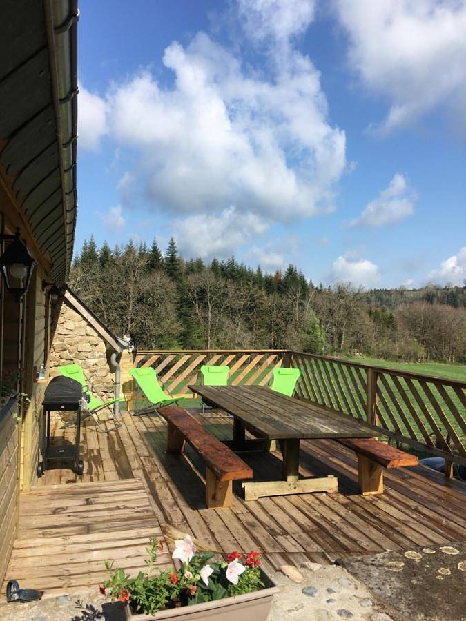Location de vacances pour 8 personnes, avec vue et terrasse à La Tour-d'Auvergne - 2