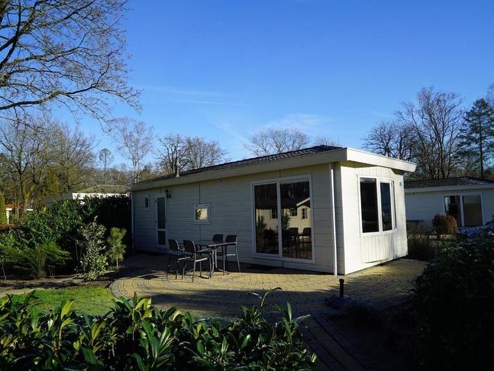 Vakantiepark voor 4 personen, with Terras and Tuin as well as Zwembad in Arnhem