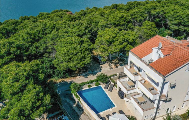 Cozy Sea View Apartment with Pool and Terrace, 900m to Stari Porat Beach in Okrug Donji, Ciovo