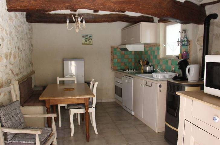 Gîte pour 4 personnes, avec jardin et piscine