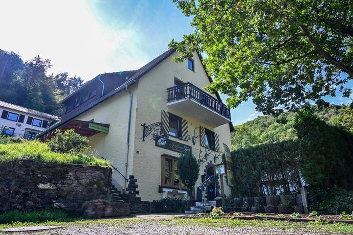Hotel für 2 Personen, mit Terrasse und Garten sowie Ausblick in Rech