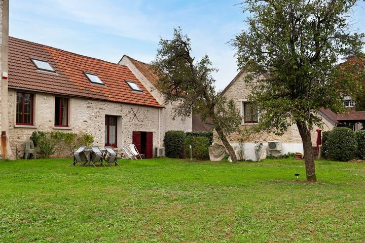 Habitación de huéspedes 'La Parenth'aise Du Vexin' con Wi-Fi y aire acondicionado in Saint-Martin-la-Garenne, Parque natural regional del Vexin Francés