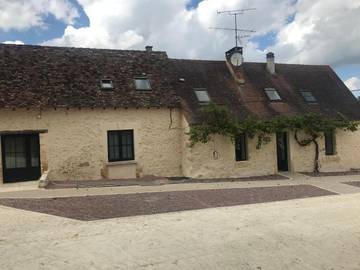 Gîte pour 6 personnes, avec vue ainsi que piscine et jardin, animaux acceptés à Montagnac-la-Crempse