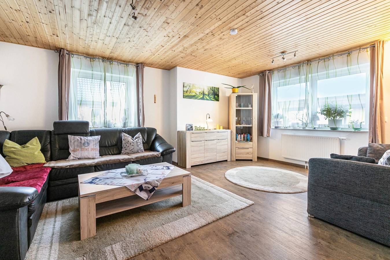 Ganze Wohnung, Ferienwohnung "Nordlicht" im Reetdachhaus mit Terrasse und Wlan in Wesselburener Deichhausen, Nordseeküste