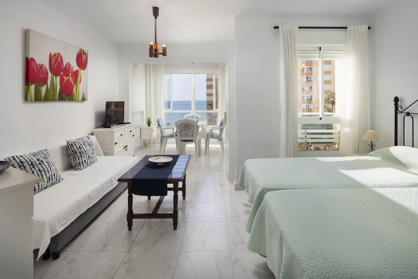 Estudio entero, Estudio 'Estudio Bloque 80' con vistas al mar, Wi-Fi y aire acondicionado in Torrox Costa, Torrox