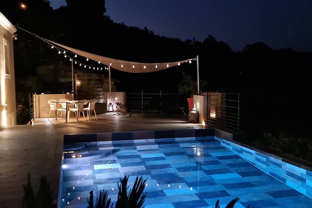 Appartement entier, Appartement en rez-de-villa avec piscine in Le Broc, Côte méditerranéenne (France)