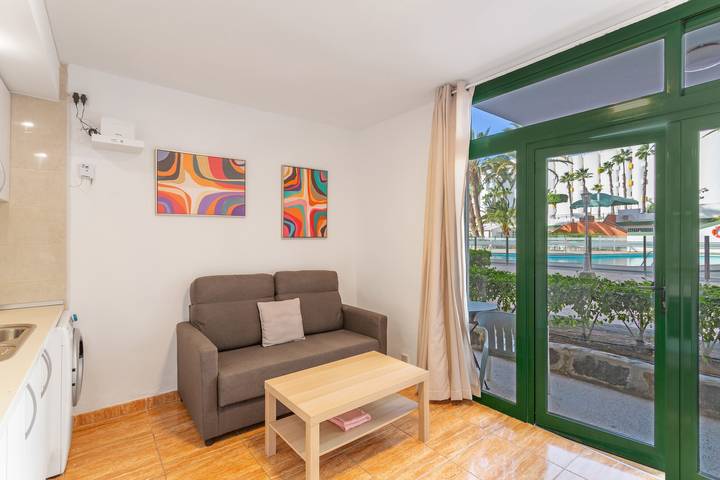 Apartamento entero, Apartamento de vacaciones 'Apartamento Yumbo Dunas' con piscina compartida, terraza privada y Wi-Fi in Maspalomas, San Bartolomé de Tirajana