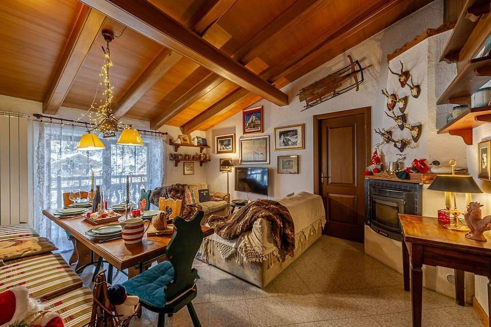 Casa Doretta - Mountain view, fireplace, and comfort in Larzey, Courmayeur