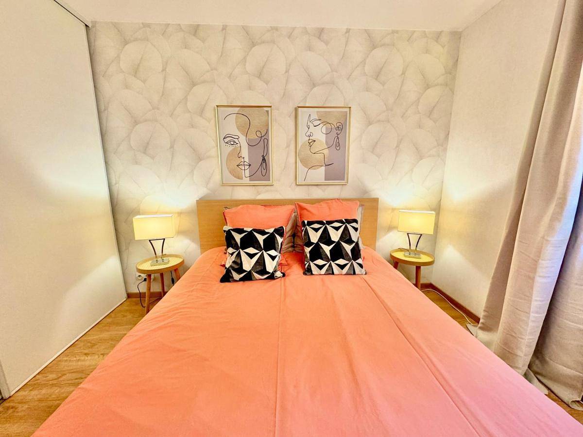 Appartement entier, One-Bedroom Apartment in Élancourt, Yvelines