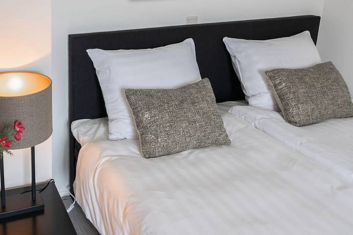 Ganze Wohnung, 4 Schlafplätze, großartige Lage, großer Balkon, beste Straße der Stadt in Tilburg, Nordbrabant