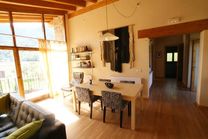 Apartamento de vacaciones para 5 personas, con vistas y jardín, Se admiten mascotas en Garrotxa - 2