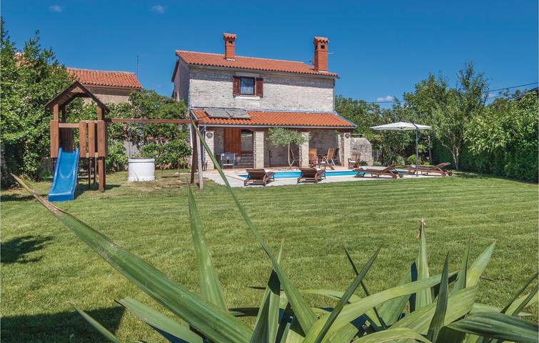Ferienhaus für 8 Personen in Čabrunići