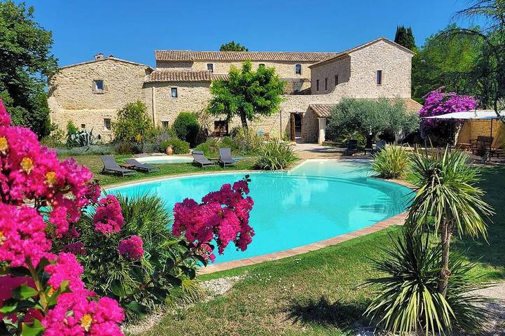 Location de vacances pour 15 personnes, avec Balcon ainsi que Jacuzzi et Jardin à Saint-Laurent-des-Arbres