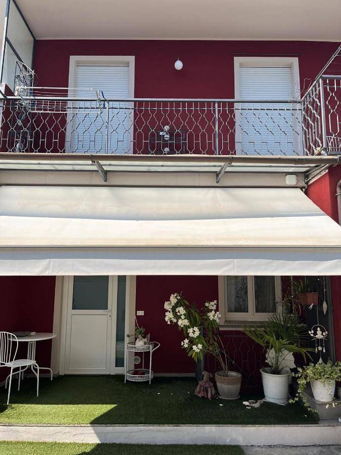 Casa vacanza per 6 persone, con Balcone e Terrazza nonché Panorama a Comune di Sesto Calende