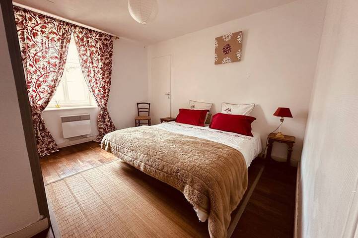 Location de vacances pour 7 personnes, animaux acceptés à Étusson