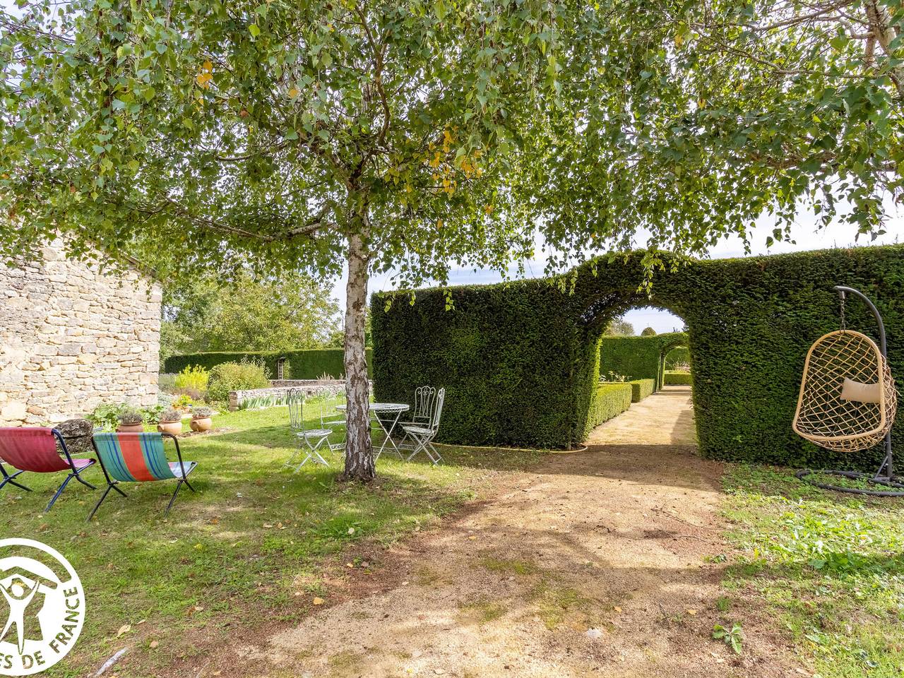 Charmante chambre au prieuré avec jardin magnifique et petit-déjeuner inclus in Saint-Georges-sur-Layon, Loire-Tal