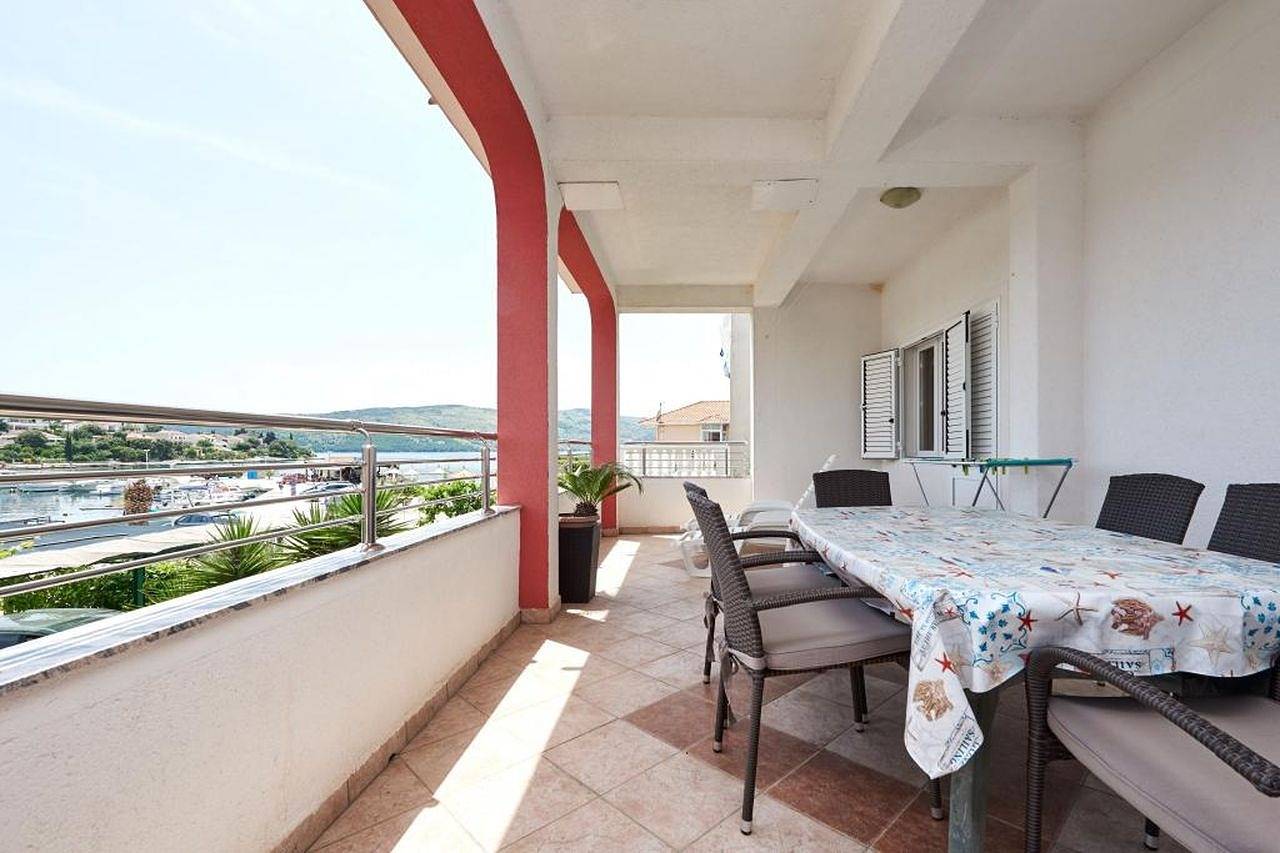 Ganze Wohnung, Ferienwohnung in Seget Vranjica mit Meerblick, Terrasse, Klimaanlage, W-Lan (5052-5) in Seget Vranjica, Split-Dalmatien