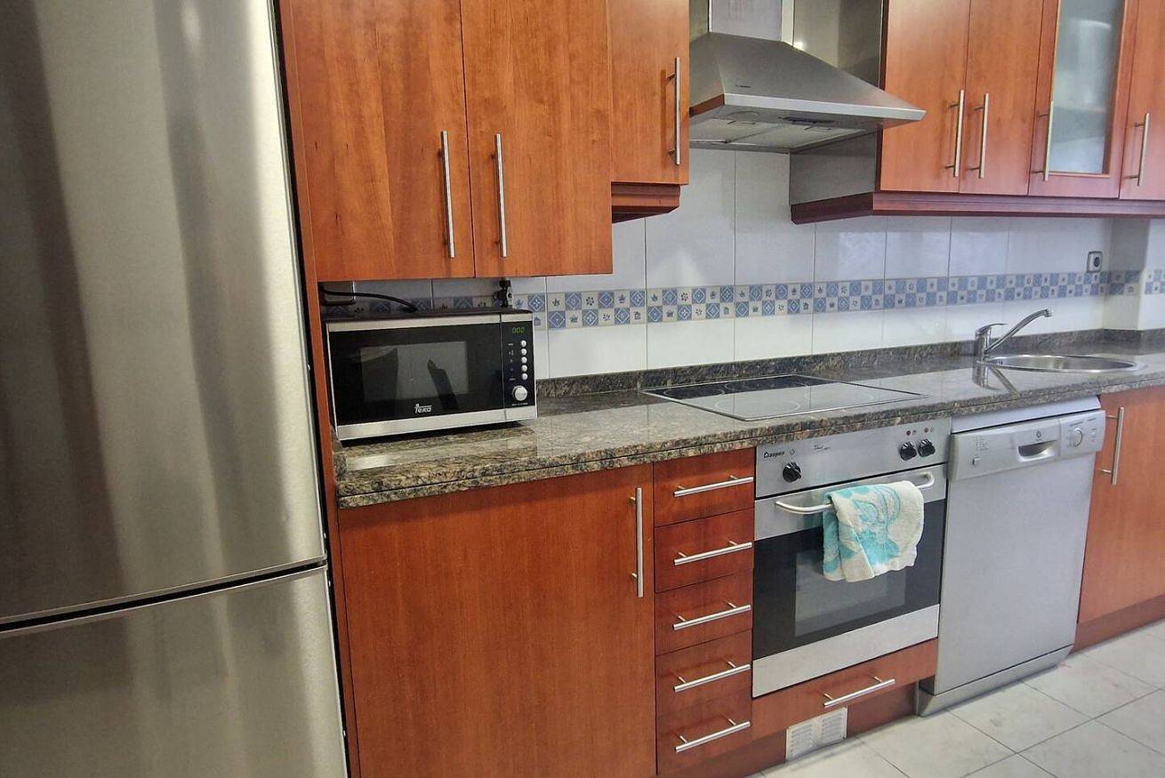 Entire apartment, Spacious apartment with Wi-Fi, dishwasher, and full kitchen in Noreña, Asturias Province