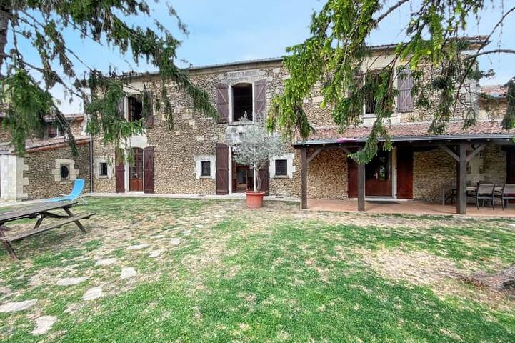 Location de vacances pour 16 personnes, avec jardin, animaux acceptés à Mouterre-Silly