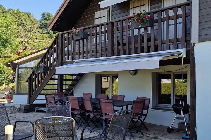 Location de vacances pour 9 personnes, avec jardin ainsi que jacuzzi et sauna à Laveline-du-Houx
