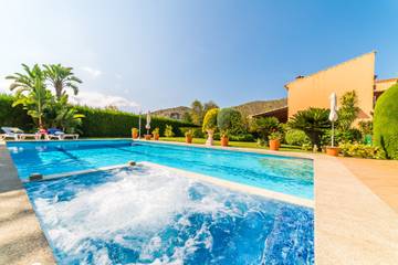 Villa in Pollença, Serra De Tramuntana für 12 