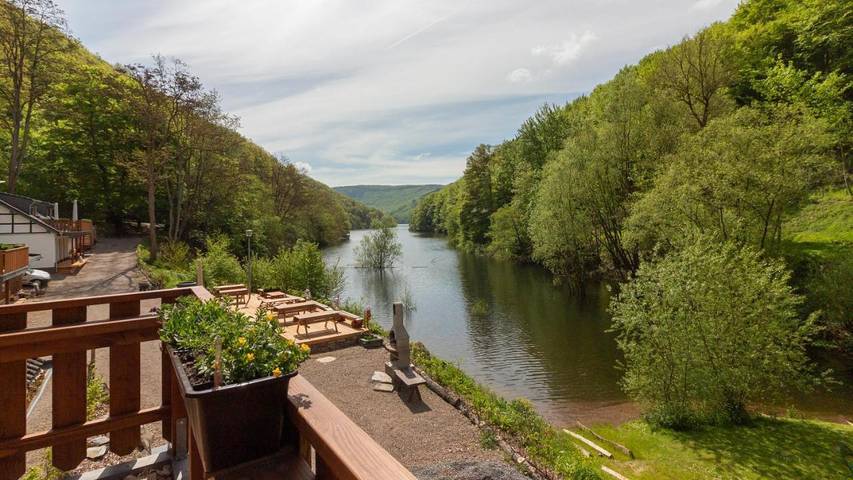 Ferienwohnung für 2 Personen, mit Terrasse und Garten sowie Sauna und Seeblick
