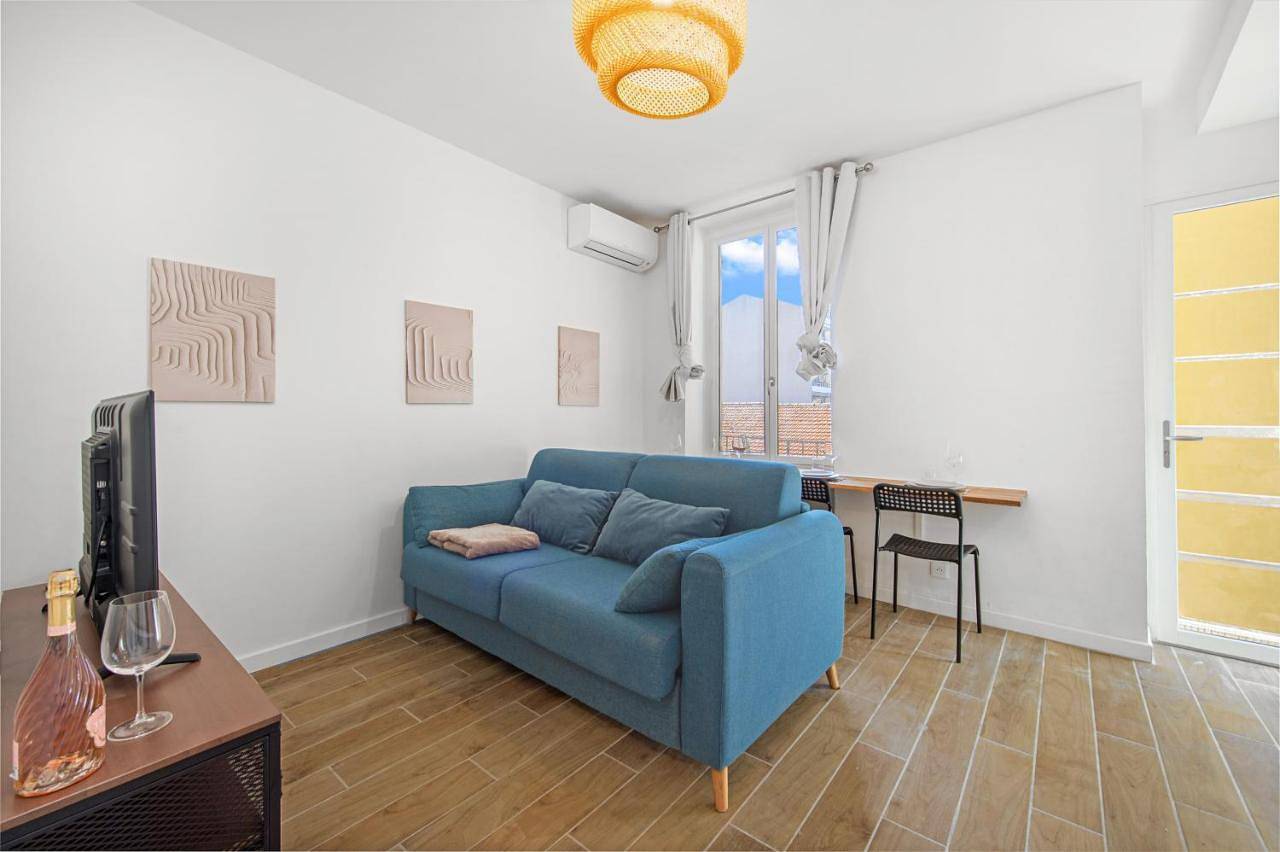 Appartement entier, Nice, 3-room refurbished apartment near train station in Nice, Côte méditerranéenne (France)