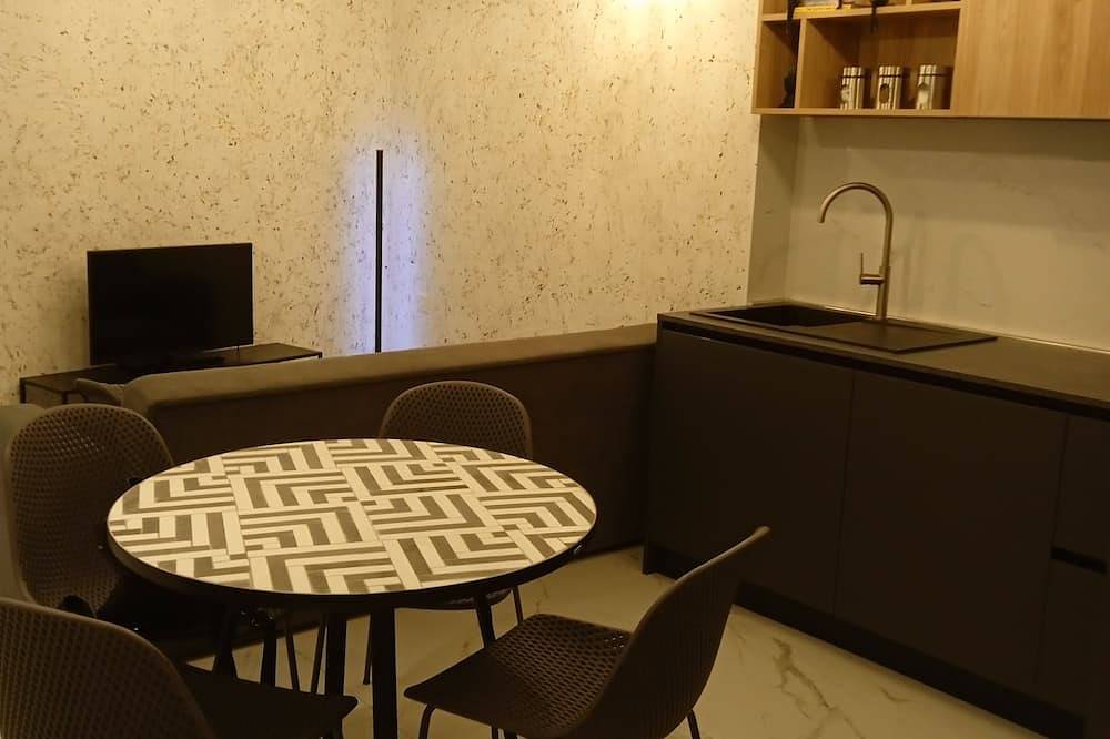 Designer-finished apartment close to Balluta bay in St. Julian's in Paceville, San Giljan