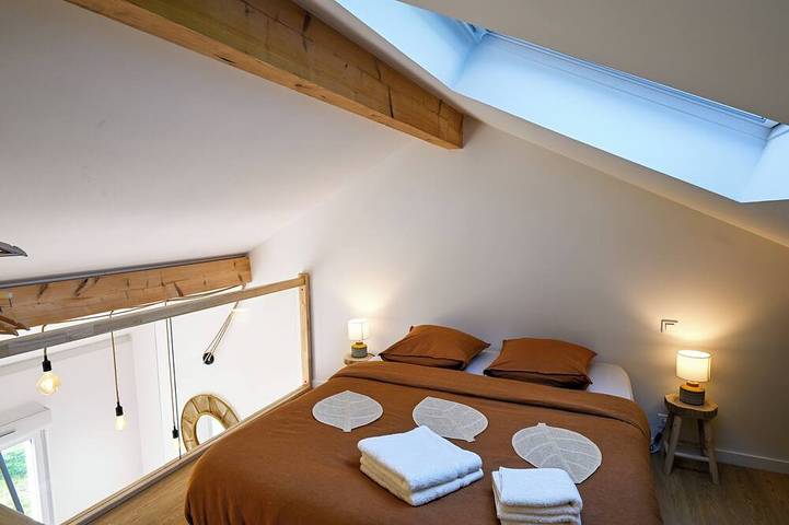Whole house with 4 apartments, family room for meals, garden-near Cv in Bregille, Besançon
