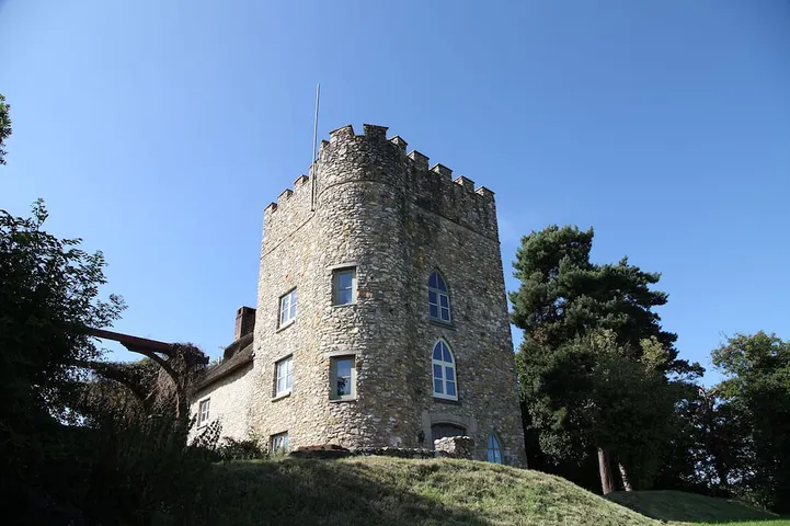 Sleeps 16,, Indoor Heated Pool, Rooftop Hot Tub, Devon Coast Views, Pets welcome in Stockland, Devon