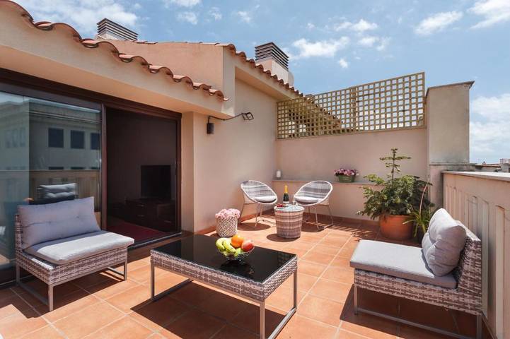 Ferienwohnung für 6 Personen, mit Balkon und Whirlpool sowie Terrasse und Ausblick in Mataró
