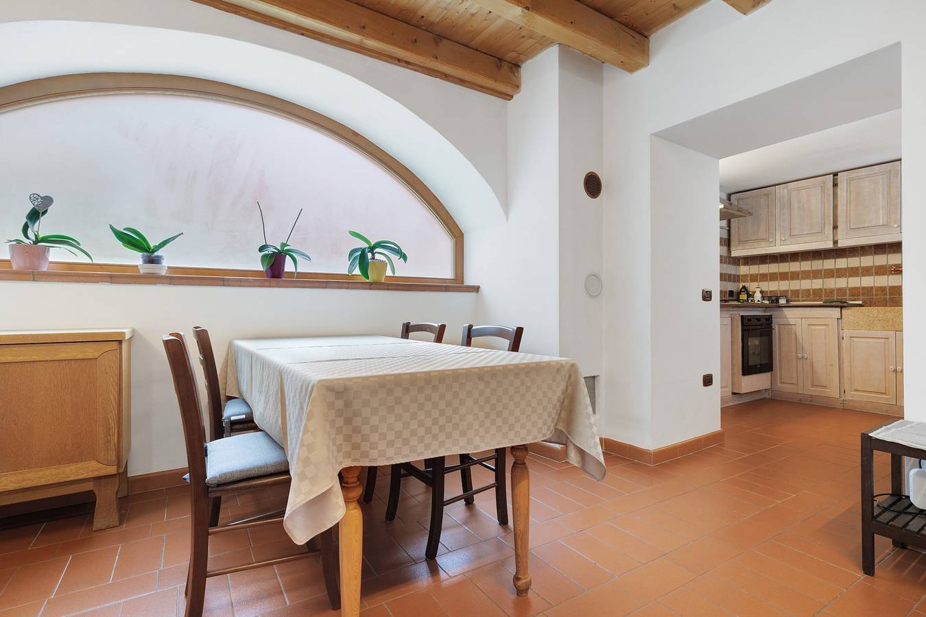 Ganze Wohnung, Apartment 'Casa Sole' mit Bergblick, Balkon und Wlan in Ceniga, Dro