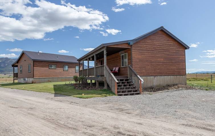 Vacation rental for 5 people, with yard, with pets in Wyoming