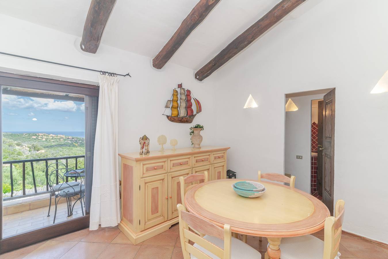 Ganze Wohnung, Apartment 'Casa Ilaria' mit Gemeinschaftspool, privater Terrasse und Wlan in Liscia di Vacca, Arzachena