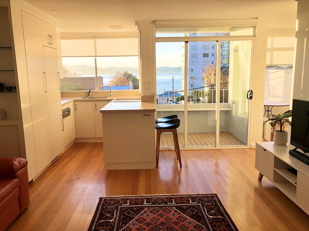 Ganze Wohnung, Django's by Salamanca - Apartment mit Balkon und Meerblick in Hobart, Tasmanien