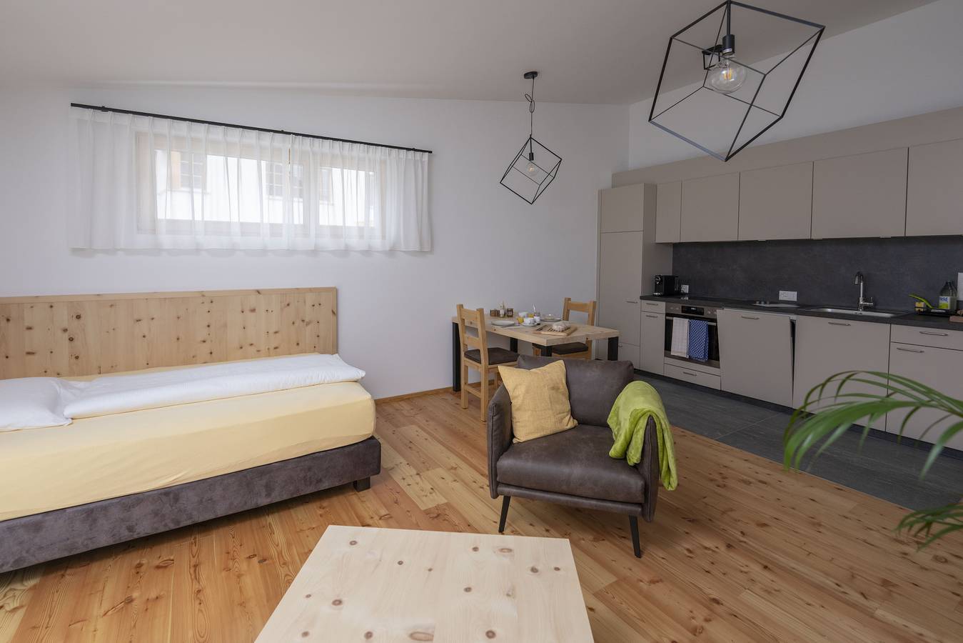 Ganzes Studio, Chasa Helvetia Studio: Entspannen und geniessen im neuen Studio mit exklusivem Hotelservice in Val Müstair, Unterengadin