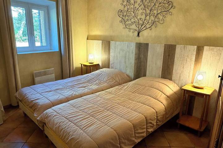 Gîte pour 4 personnes, avec terrasse ainsi que jardin et piscine, animaux acceptés à Villedieu - 2