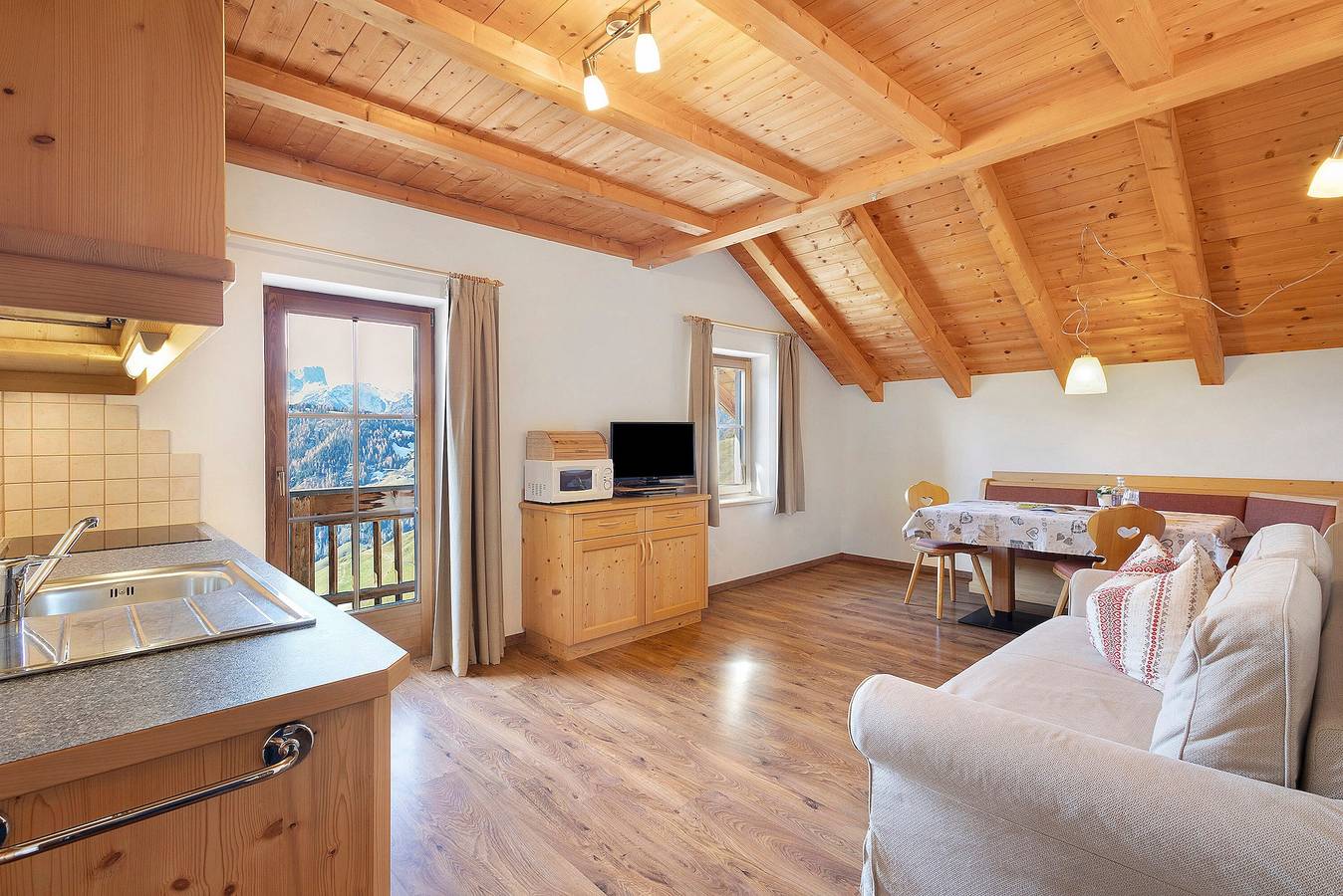 Appartamento intero, Appartamento 'Pütia' con Vista Montagna, Terrazza in Comune e Wi-Fi in La Valle, Dolomiti Superski
