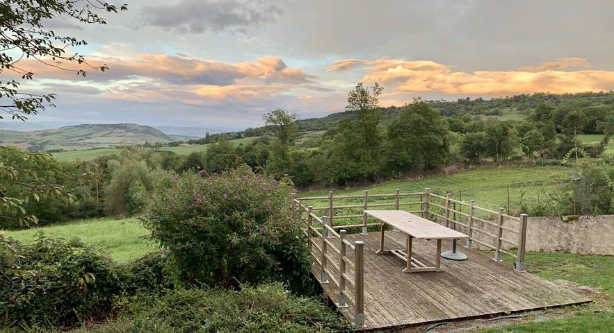 Gîte pour 8 personnes, avec jardin et terrasse dans le Puy-de-Dôme - 4