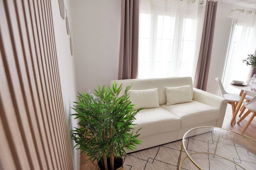 Entire apartment, L'Olivier 7min Disneyland Paris 4 persons + 1 baby with Parking/Balcony in Bailly-Romainvilliers, Seine-et-Marne