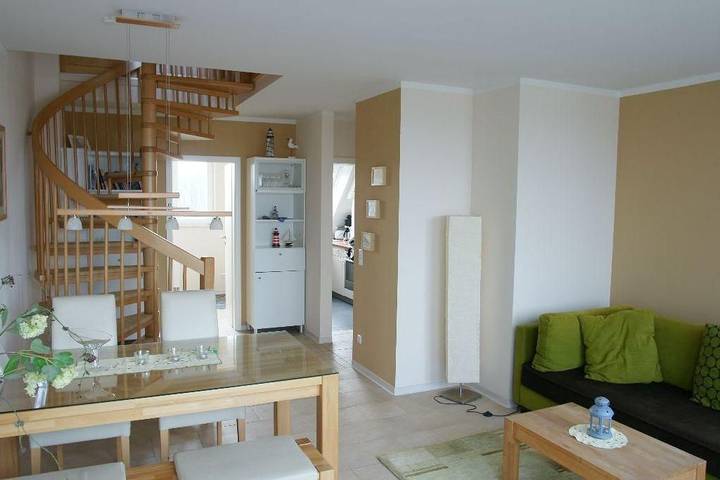 Entire apartment, Helle, großzügige Ferienwohnung über 2 Etagen mit Blick aufs Meer in Ostseebad Nienhagen, Nienhagen