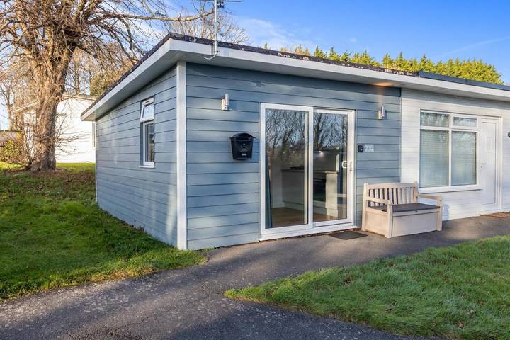 Chalet for 2 people, with Garden and View in Dartmouth