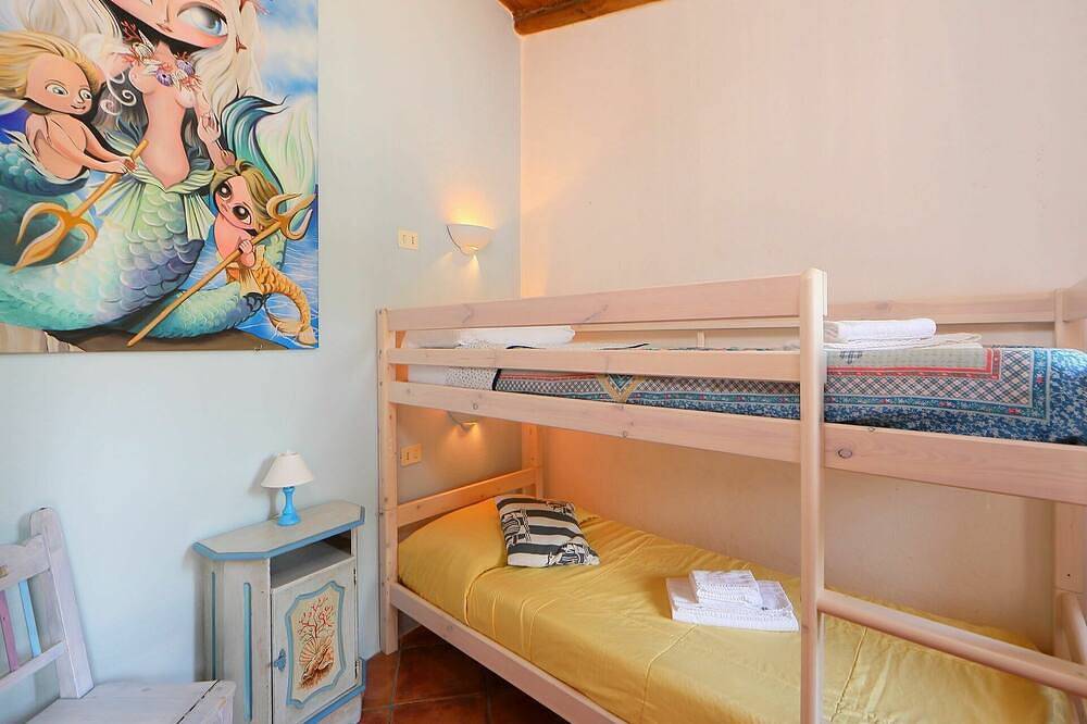 Apartamento entero, Precioso apartamento para 5 personas con Tv, terraza, mascotas permitida y aparcamiento in La Marinedda, Trinità d'Agultu e Vignola
