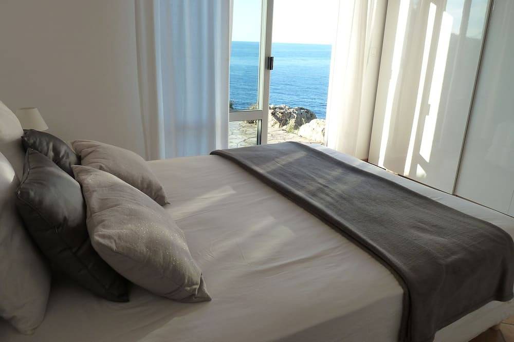 Coup De ♥ Calvi Villa Eccezionale vista mare accesso diretto al mare Clim Wifi in Calvi, Calvi e dintorni