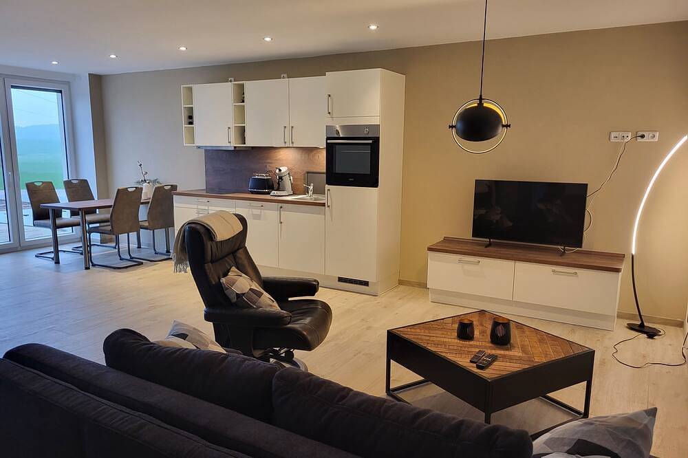 Ganze Wohnung, Moderne, helle Ferienwohnung mit Terrasse, Sauna & Alpakas - Entspannung pur! in Bissendorf, Wiehengebirge
